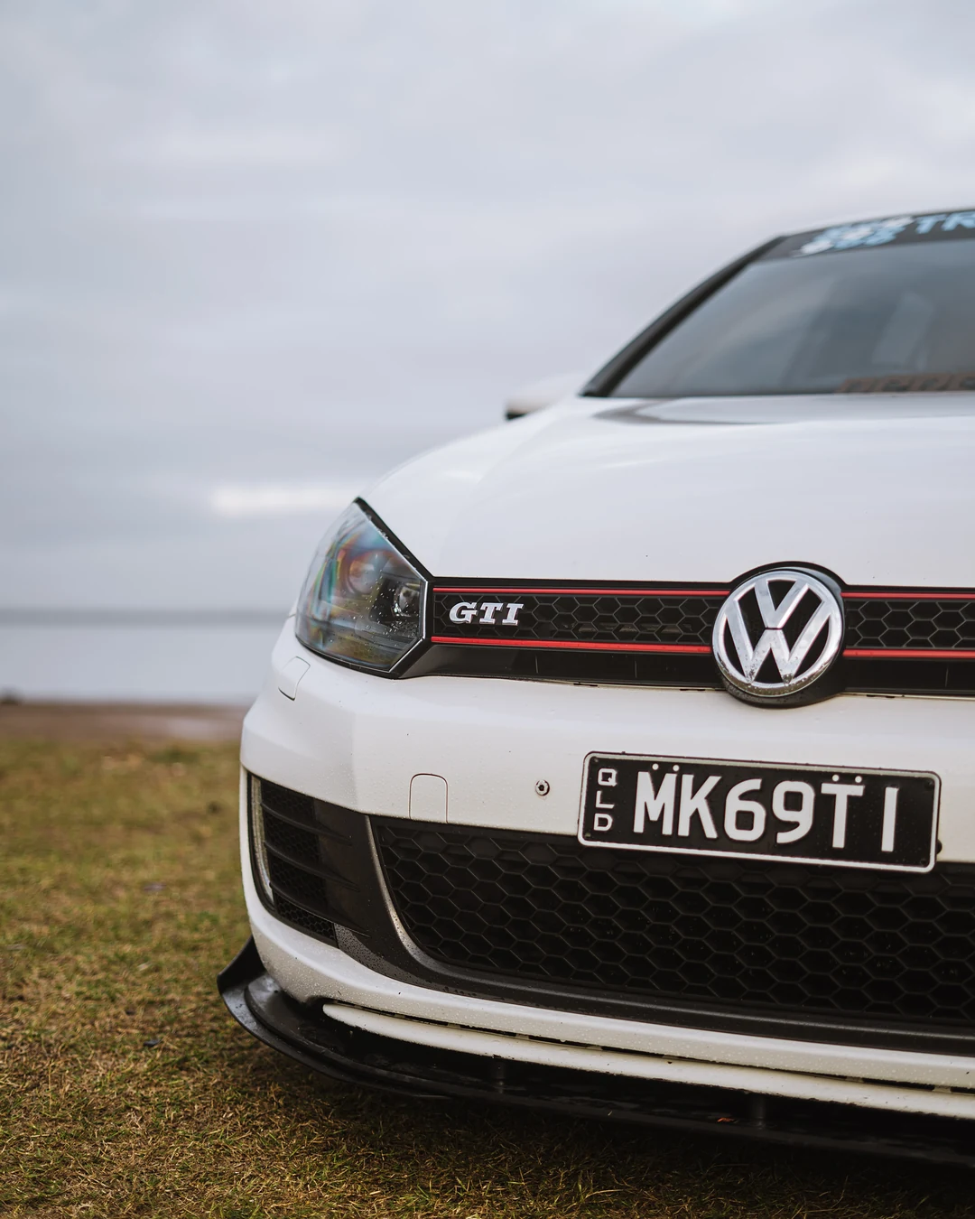 Front grille and GTI badge of a white Volkswagen Golf GTI